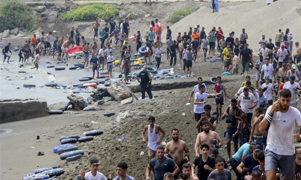Crisis Migratoria en Ceuta: Miles Arriban Desde Marruecos y al Menos 18 Pierden la Vida en el Intento