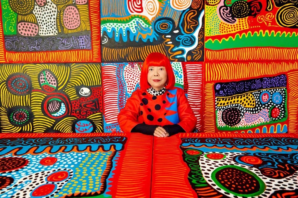 Fallece Yayoi Kusama, icónica artista japonesa que popularizó los lunares en el arte contemporáneo a los 97 años